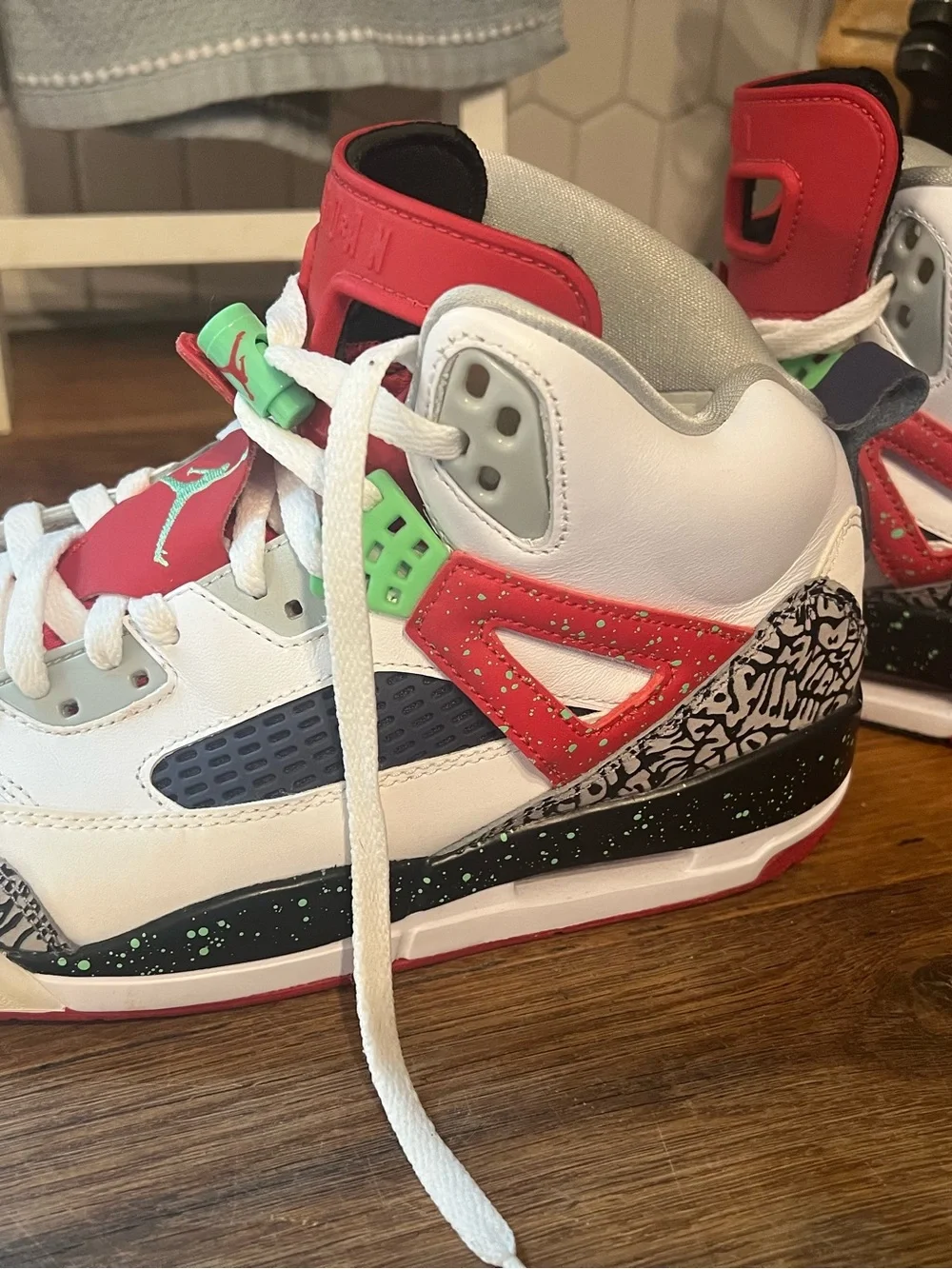 Air Jordan Spizike- White/Red